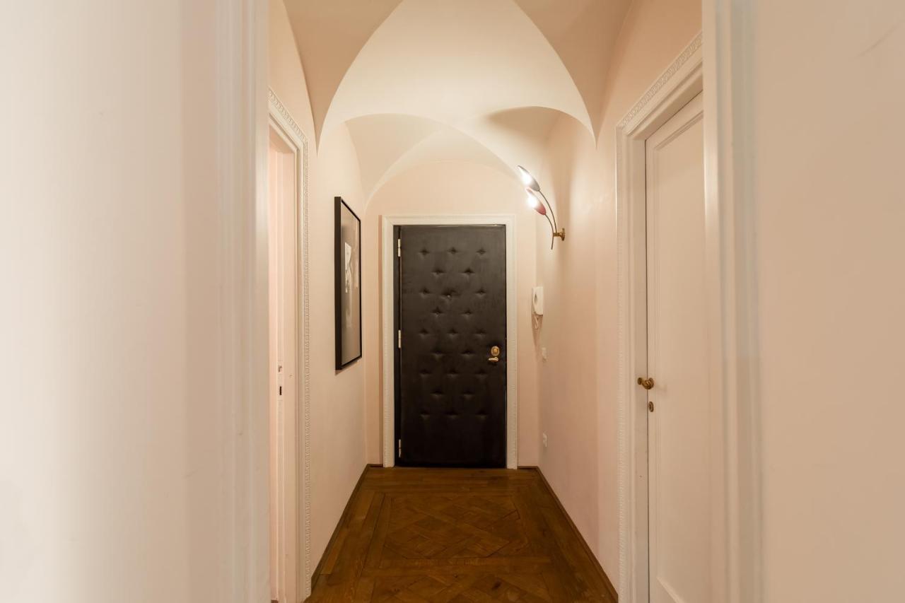 Chic And Style In Historical Via Giulia Apartman Róma Kültér fotó