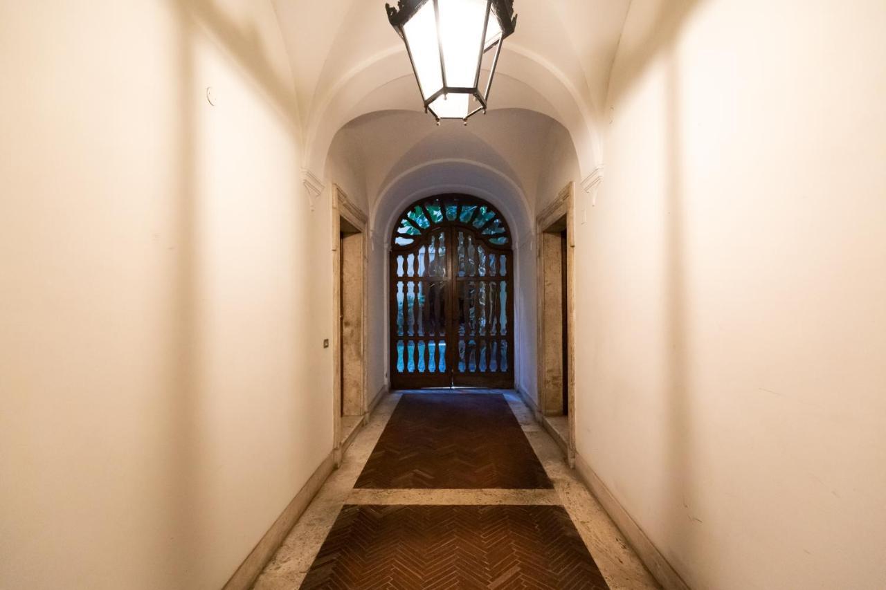 Chic And Style In Historical Via Giulia Apartman Róma Kültér fotó