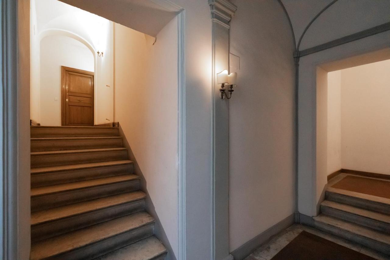 Chic And Style In Historical Via Giulia Apartman Róma Kültér fotó